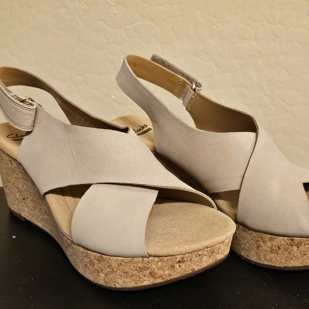 Clarks Women's Beige Wedge Sandals Sand Nubuck Size 9